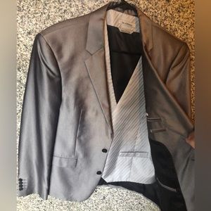 **Le Château Grey/Silver Suit Jacket and Vest Set**